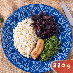 Feijoada light, com arroz integral, banana empanada e couve refogada - 320g